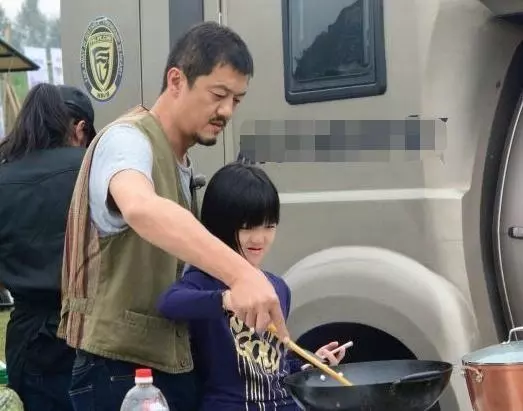 38歲謝霆鋒和46歲李亞鵬近照,差別巨大,網友:王菲丟了個好老公~~~