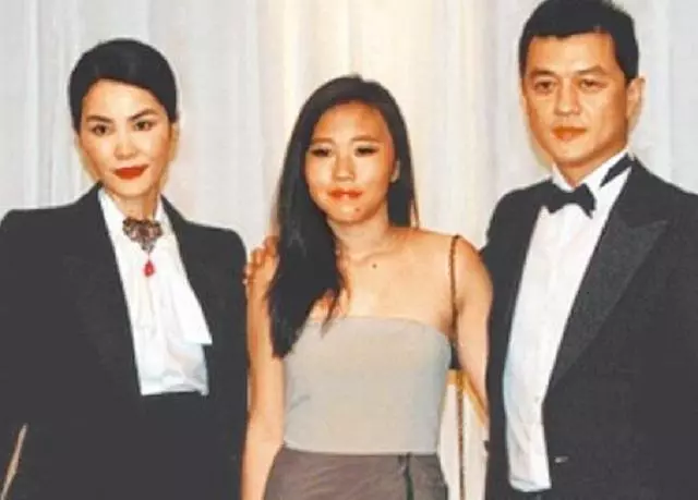 38歲謝霆鋒和46歲李亞鵬近照,差別巨大,網友:王菲丟了個好老公~~~