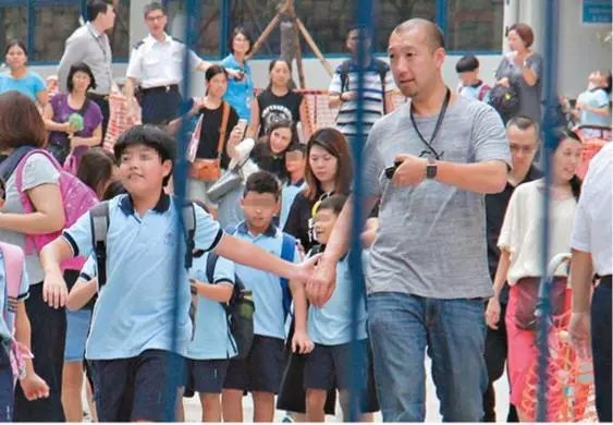 嫁給初戀甜蜜26年,2個兒子開學富商老公接送,不見天后陳慧琳