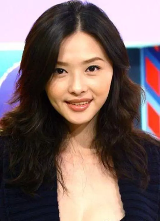 42歲的蕭淑慎被小15歲的老公嫌棄,在鏡頭面前她數次落淚