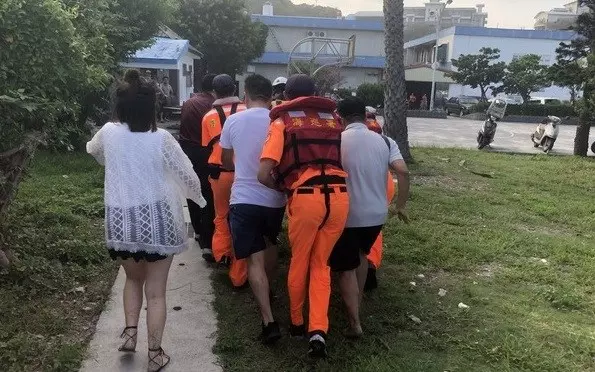男下海救人喪命 女友泣:愛你一輩子 -