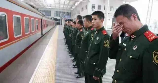 主人求你留下來好嗎?我這輩子只認你一個主人!