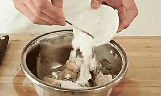 雞翅換種口味,來試試下這道貴妃雞翅,簡單幾步,孩子盤底都舔了