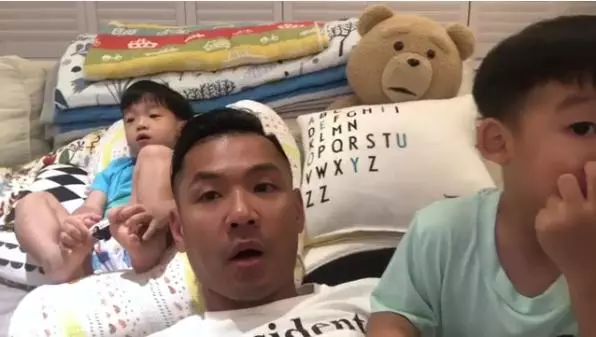黑人和飛飛翔翔狂喊「Oh my gosh!」連環炮! 很有愛但麻麻要瘋掉了! 網友笑噴:「范范有三個兒子!」