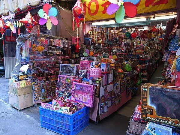 你一定逛過「10元商店」真的能賺嗎? 內行網友解惑價錢真相:絕對有賺