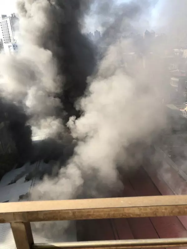 蘆洲鐵皮停車場大火 重機店多輛"名牌"機車被吞噬