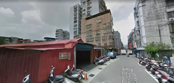 蘆洲鐵皮停車場大火 重機店多輛"名牌"機車被吞噬