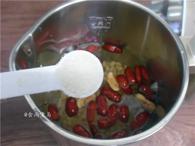 這款自製飲品,營養低脂,簡單快手,女人每天喝一杯,延緩皮膚衰老!