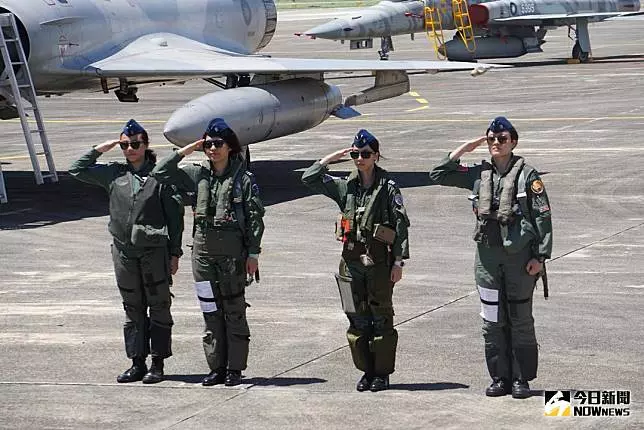 洪慈庸條款上路 航空公司恐擴大挖角軍方飛行員