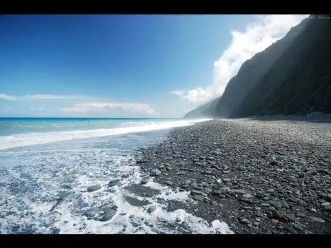 網美IG打卡熱門景點...「神秘沙灘」一天5人墜海!在地人坦言:不會輕易下海