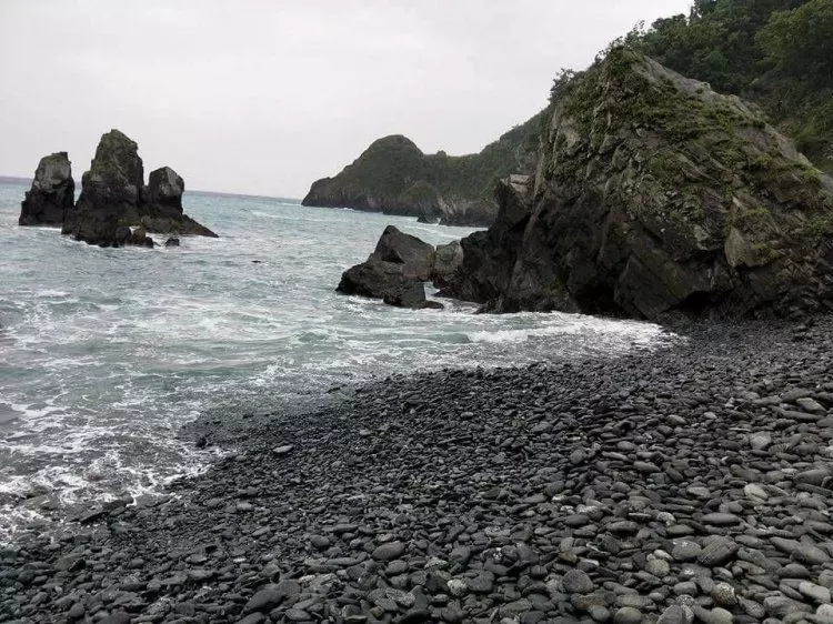 網美IG打卡熱門景點...「神秘沙灘」一天5人墜海!在地人坦言:不會輕易下海