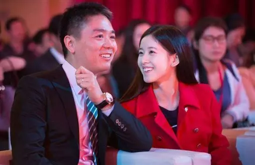 超正奶茶妹成抹茶妹妹...千億夫被捕照曝光!王思聰驚爆「價錢沒談妥」急刪文
