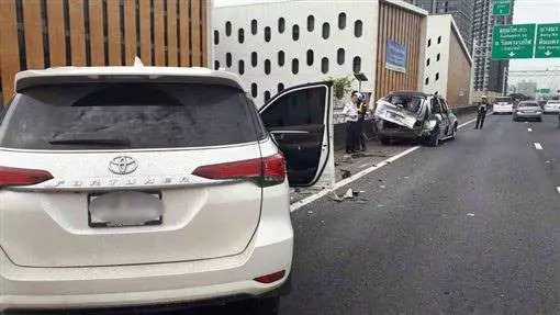 車壞停路肩待救援 女駕駛遭撞飛慘死 