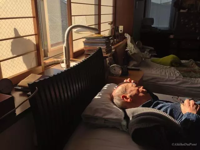他給生病後脾氣暴躁的爺爺帶來一隻貓,結果爺爺性格大變讓人暖哭