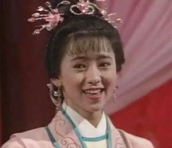 翁虹年近50,二婚老公近照才被曝光,怪不得夫妻生活這麼幸福!