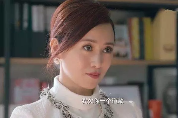 翁虹年近50,二婚老公近照才被曝光,怪不得夫妻生活這麼幸福!