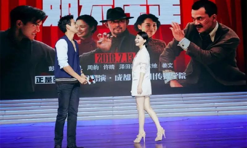 37歲的秦嵐,49歲的許晴,51歲的周慧敏,終於明白什麼叫美人在骨