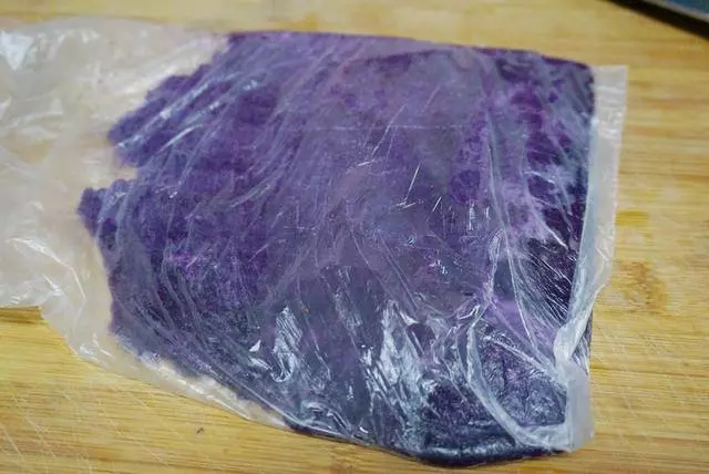 麵粉和紫薯還能這麼吃?做個點心拉長絲,平底鍋就能做,好吃極了!