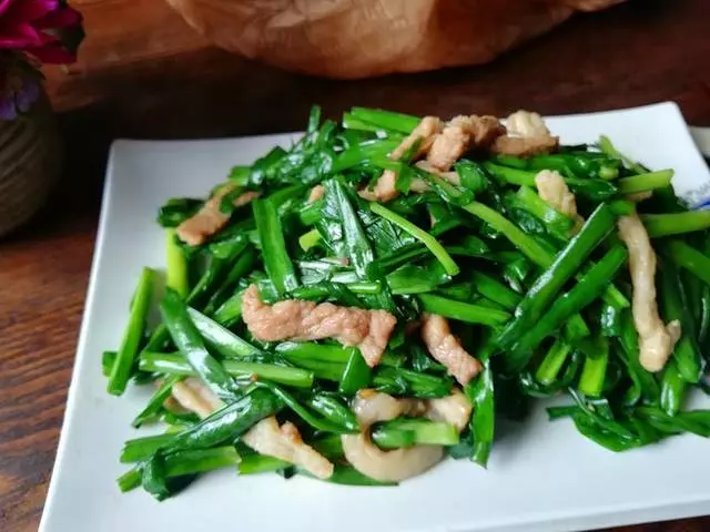 炒韭菜不是不熟,就是炒過火,只要做對這一步,炒的韭菜脆嫩可口~