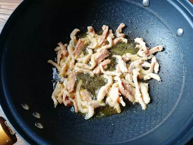 炒韭菜不是不熟,就是炒過火,只要做對這一步,炒的韭菜脆嫩可口~