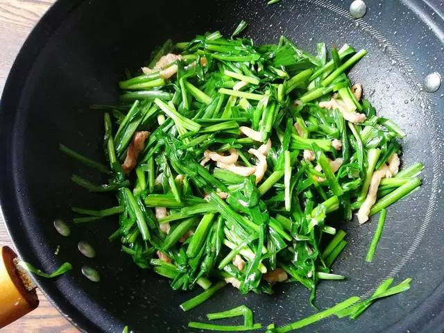 炒韭菜不是不熟,就是炒過火,只要做對這一步,炒的韭菜脆嫩可口~
