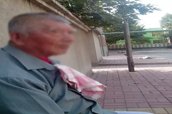 老父親來公司找兒子,兒子卻處處嫌棄,老闆出來卻含淚敬禮,傻了