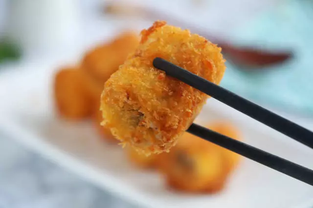 女兒嘴饞要吃零食,媽媽做了1盤這個,外脆里嫩,一口一個太好吃了!