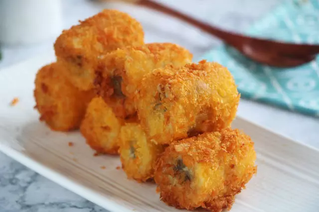 女兒嘴饞要吃零食,媽媽做了1盤這個,外脆里嫩,一口一個太好吃了!