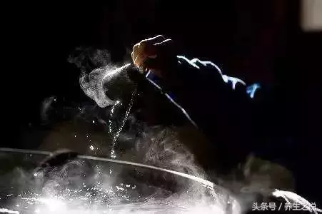 一頓二兩白酒,一天兩頓,對身體有什麼好處?
