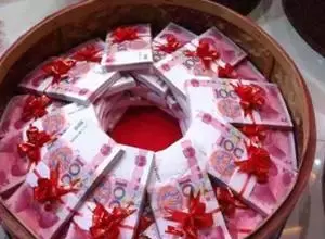 我媽抱著剛出生兒子在產房門口哭,誰比我頭上的帽子更綠