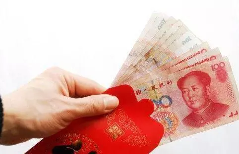 小姑子結婚,我準備給三千,無意看到老公手機簡訊,我改成三百