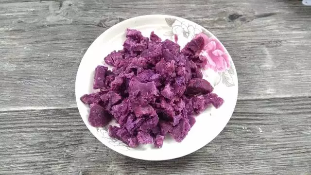 一塊紫薯做月餅,不用烤箱,軟糯香甜,放涼也不硬!
