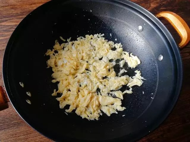 1碗剩米飯,2個雞蛋,10分鐘做出美味早餐,簡單有營養!