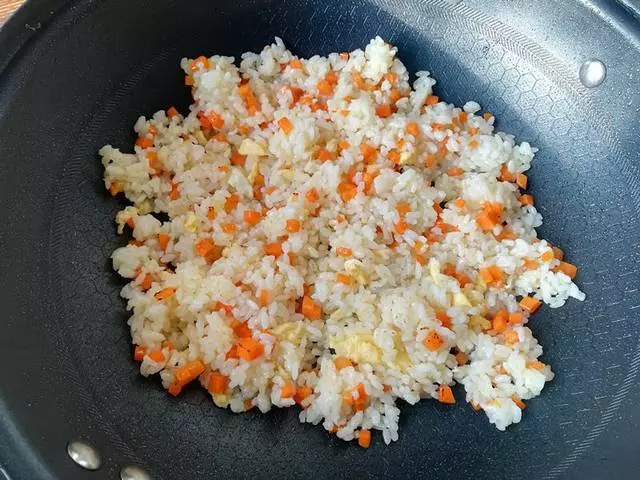 1碗剩米飯,2個雞蛋,10分鐘做出美味早餐,簡單有營養!