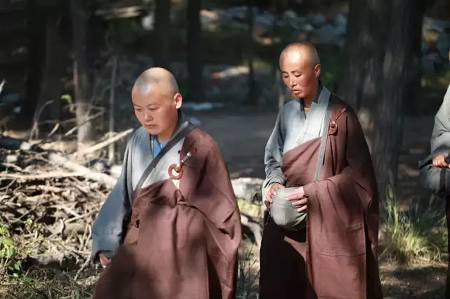 中國真正的尼姑生活...看得我心頭一震!怎麼跟我知道的不一樣?