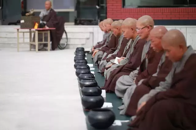 中國真正的尼姑生活...看得我心頭一震!怎麼跟我知道的不一樣?