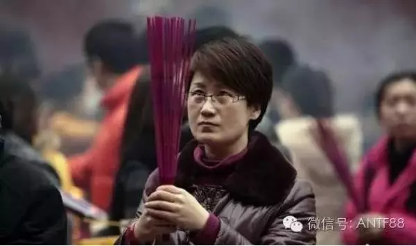 燒香拜佛時千萬不要亂說話, 說這句話最靈!