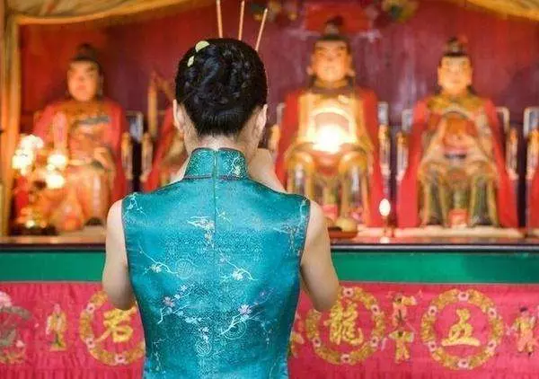 燒香拜佛時千萬不要亂說話, 說這句話最靈!