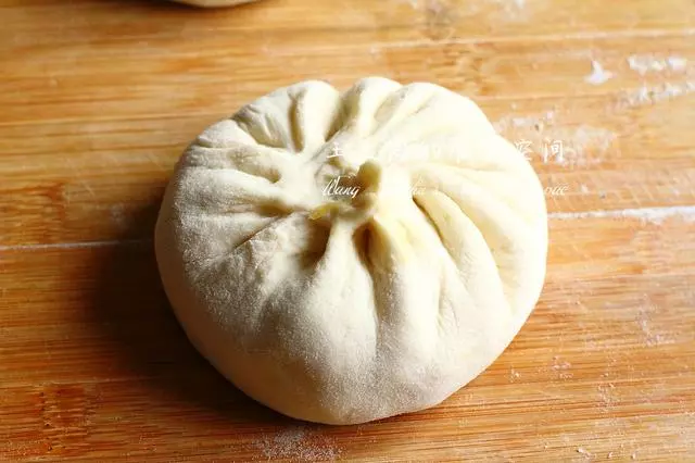 香噴噴的——醬肉大包子