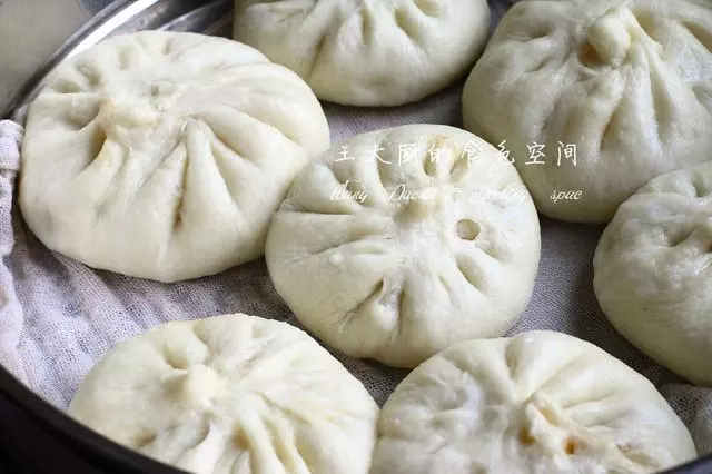 香噴噴的——醬肉大包子