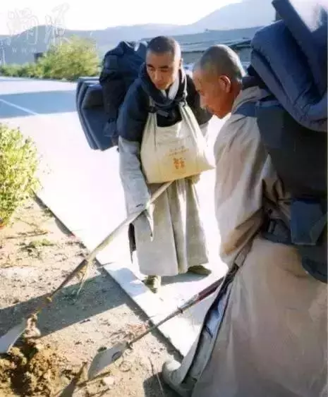 這樣的寺院你可曾去過?出家人不要錢、不收錢、不摸錢......