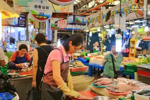 電影院改造的傳統市場,如今成了濟州島最大的市場