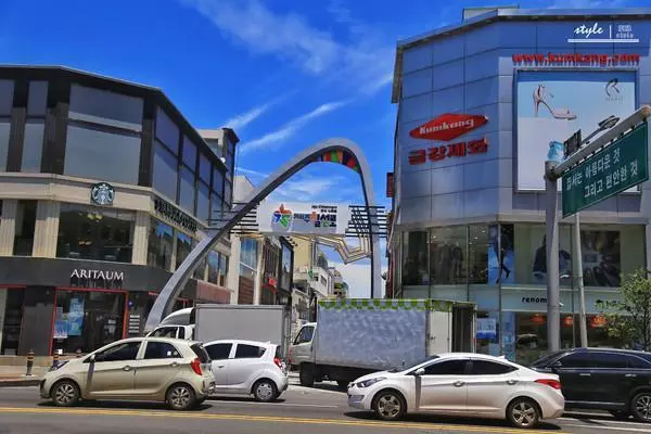 電影院改造的傳統市場,如今成了濟州島最大的市場