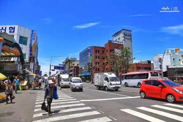 電影院改造的傳統市場,如今成了濟州島最大的市場