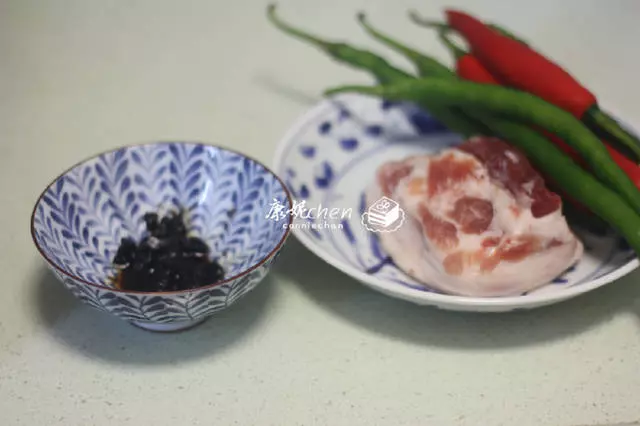 這道菜快手易做,噴香下飯,每次做好端上桌,家人胃口大開,解饞~