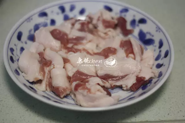 這道菜快手易做,噴香下飯,每次做好端上桌,家人胃口大開,解饞~