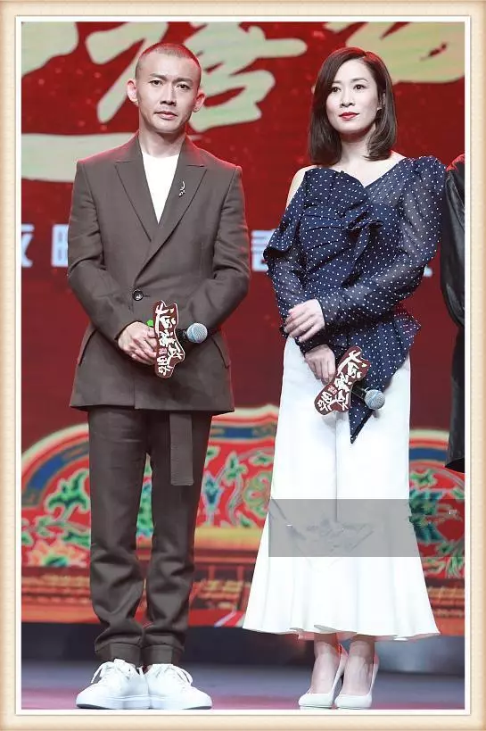【一言難盡~】看了23歲「富察博恆」的西裝照,再看40歲「乾隆皇帝」,終於知道髮型的重要性了!