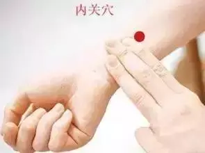 手上有一個「美人穴」,腿上有個「六味地黃丸」