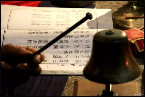 今日除夕,念誦什麼經文和咒語來祈福來年諸事順利?務必大年三十晚12點前照著做一遍,順順順!