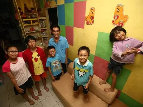 上個星期開心上報,前天好爸爸猝死廁所內, 遺留妻子及4年幼孩子